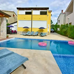 House Anna For Max 13 Persons In Porec, Pet Friendly Poreč