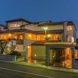 3* Гостевой дом Casa Nova